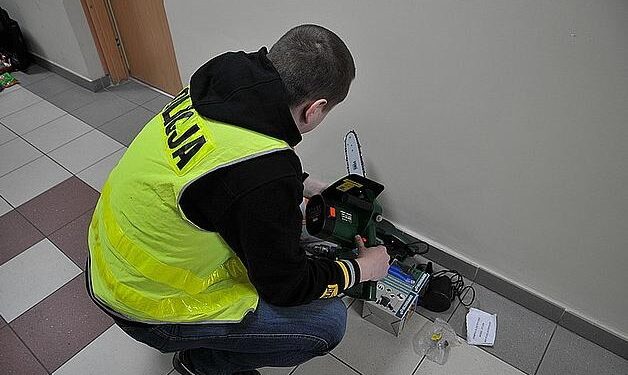 Mielec: Policjanci zatrzymali sprawców kilkunastu włamań.