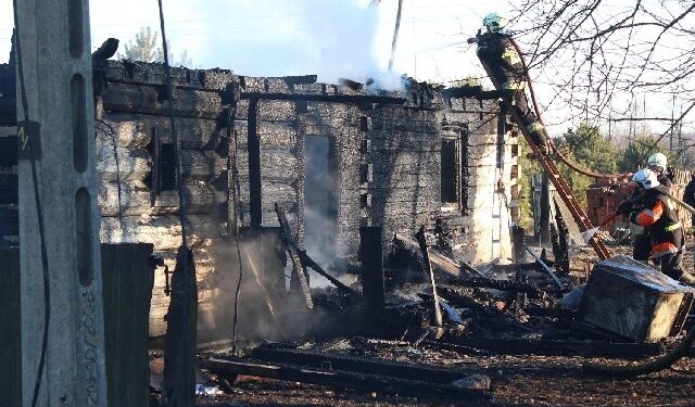 Łazory, gmina Harasiuki: Spłonęło 7 budynków.