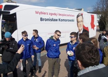 Tarnobrzeg. Bronkobus na Placu Bartosza Głowackiego.