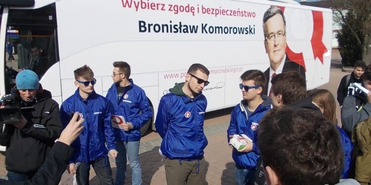 Tarnobrzeg. Bronkobus na Placu Bartosza Głowackiego.