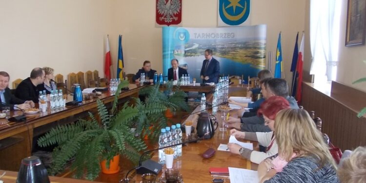 Tarnobrzeg. Dyskutowali o szkolnictwie zawodowym.