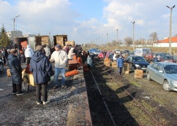 Mielec: Rozdawali warzywa i owoce