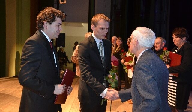 Stalowa Wola: Gałązki Sosny rozdane.