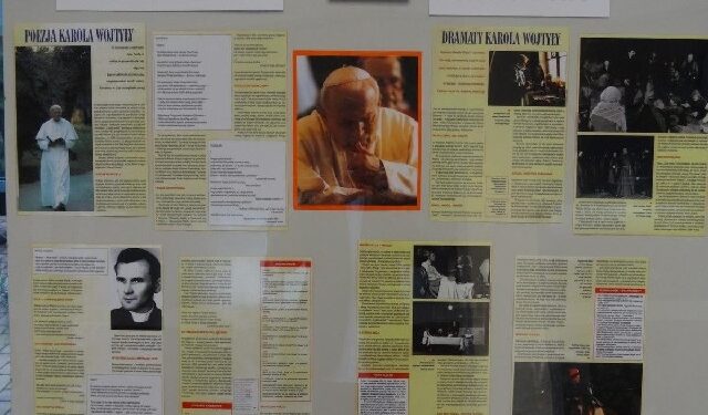 Stalowa Wola: Papieska wystawa.