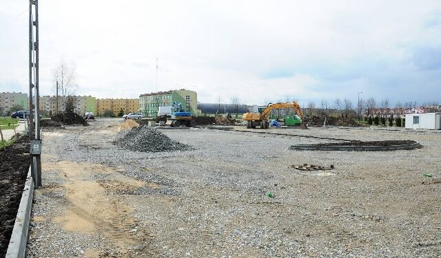 Staszów: Nowe parkingi na osiedlu Wschód.