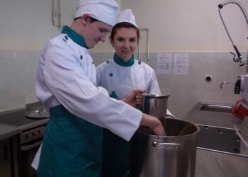 Grębów: Wychowankowie SOSW uczą się zasad zdrowego żywienia
