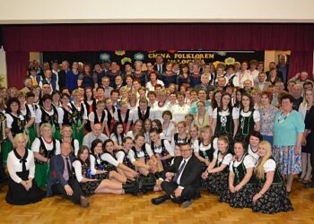 Grębów: Gmina folklorem malowana