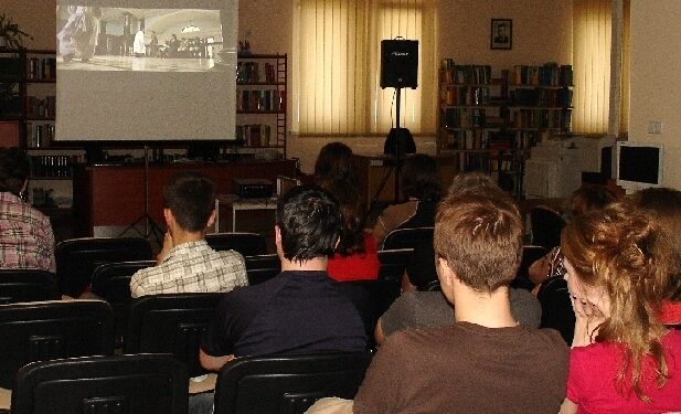 Kolbuszowa: Seans w bibliotece.