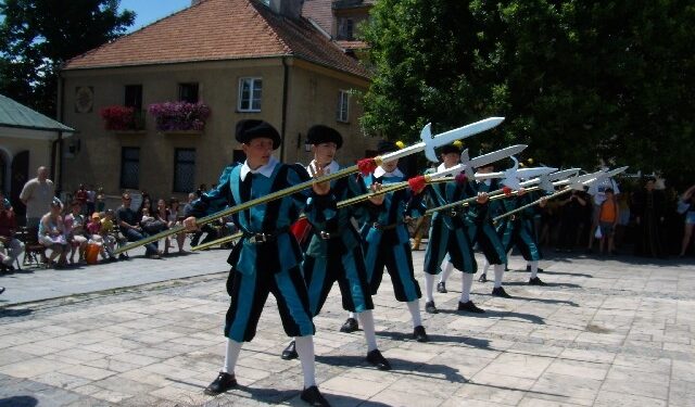 Sandomierz: Rycerskie powitanie sezonu turystycznego.