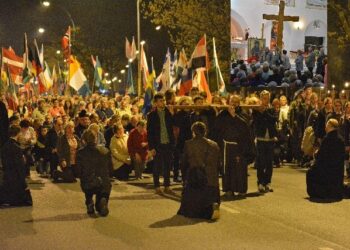 Stalowa Wola: Mieszkańcy powitali symbole Światowych Dni Młodzieży.