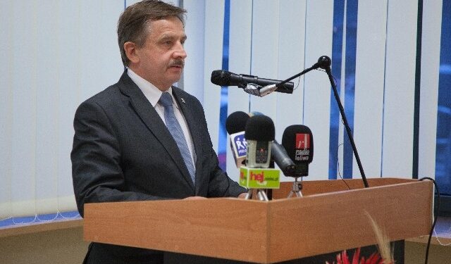 Mielec: Stanowisko Sejmiku Województwa Podkarpckiego dotyczące rozstrzygnięcia przetargu na śmigłowce wielozadaniowe dla polskiej armii.