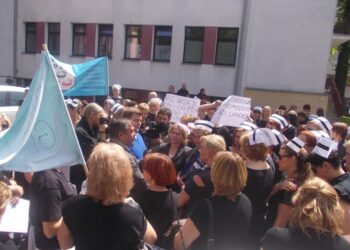 Tarnobrzeg. Protestowały w Międzynarodowy Dzień Pielęgniarek.