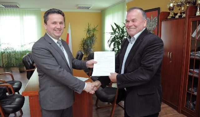 Staszów: Umowy na drogi podpisane.