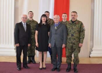 Mielec:  Jerzy Dębicki odznaczony Krzyżem z Mieczami Orderu Krzyża Niepodległości.