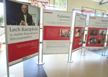 Stalowa Wola: Wystawa o Lechu Kaczyńskim w bibliotece.