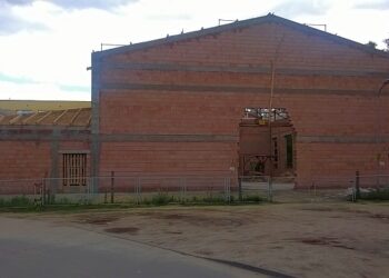 Nowa Dęba: Trwa budowa hali sportowej.