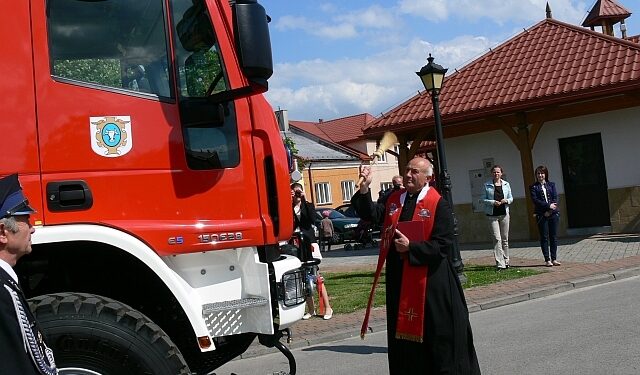 Baranów Sandomierski: Nowy samochód ratowniczo gaśniczy i fantom na dzień strażaka
