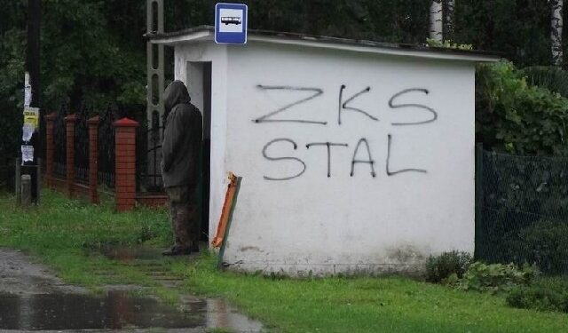 Kolbuszowa: Wandale dewastują przystanki.