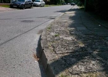 Mielec: Chcą remontu chodnika przy ulicy Wrzosowej.