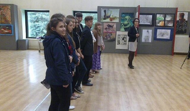 Mielec: Plastyka na wernisażu.