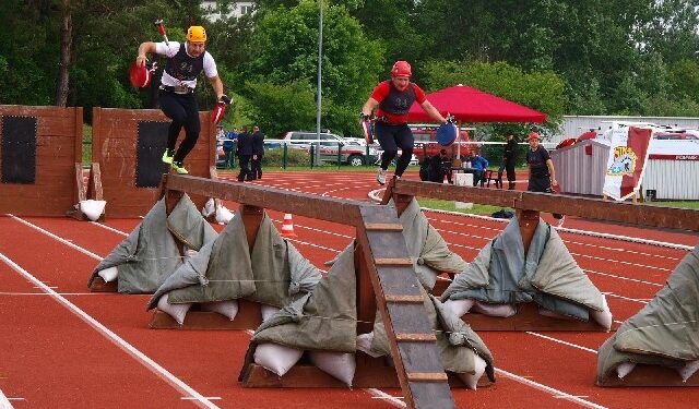 Stalowa Wola, Nisko: Strażacy rywalizują w sporcie pożarniczym.