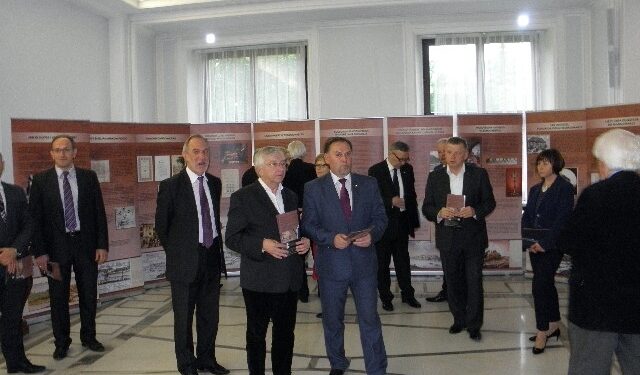 Warszawa: Sandomierska wystawa w sejmie.