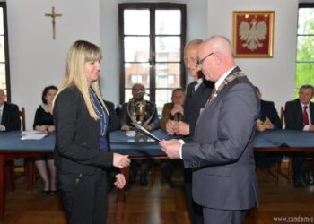 Sandomierz: Dwójka nauczycieli odznaczona medalem Komisji Edukacji Narodowej