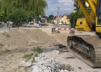 Kolbuszowa: Niezabezpieczone kilkumetrowe wykopy