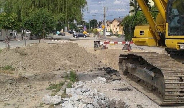 Kolbuszowa: Niezabezpieczone kilkumetrowe wykopy