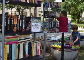 Stalowa Wola: Ruszyła czytelnia w parku.