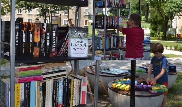 Stalowa Wola: Ruszyła czytelnia w parku.