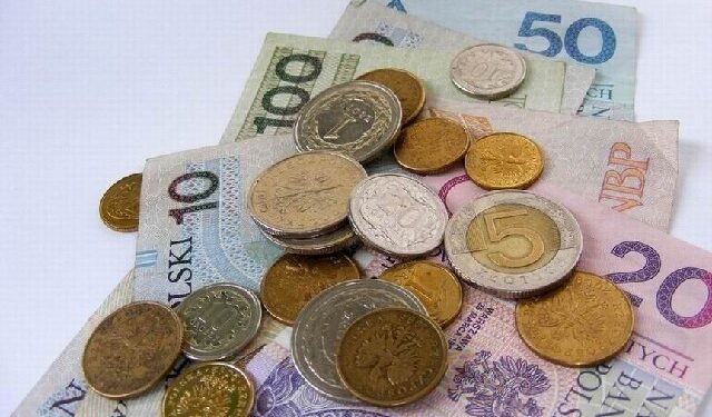 Mielec: Administracja szkół narzeka na zarobki.