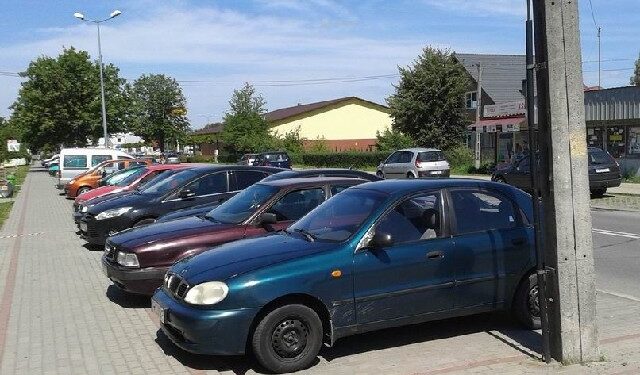 Kolbuszowa: Problemy z parkowaniem przy dworcu.