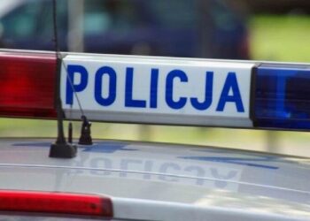 Stalowa Wola: Volkswagen uderzył w ogrodzenie i zapalił się.