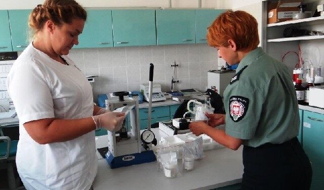 Podkarpacie: Celnicy z Przemyśla przechwycili 6 kg dopalaczy w paczkach z Chin.