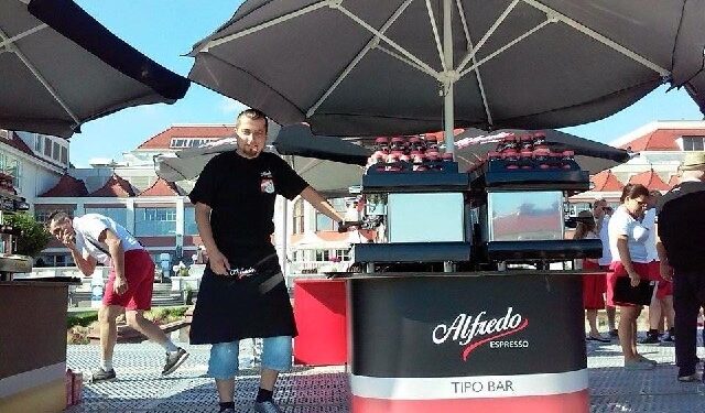 Sandomierz: Barista w biciu rekordu Guinnessa