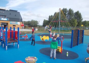 Tarnobrzeg. Plac zabaw nad Jeziorem Tarnobrzeskim  jest gotowy.