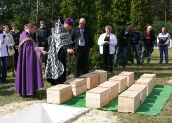 Kłyżów: Szczątki żołnierzy spoczęły na cmentarzu parafialnym.