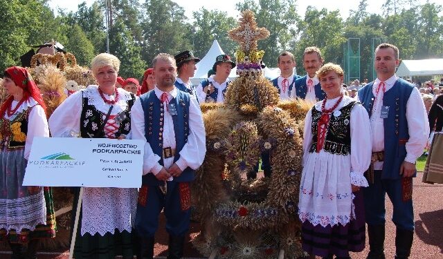 Kurzyna, gm. Ulanów: Wieniec trafi do pałacu