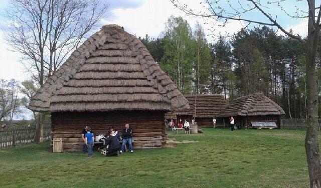 Kolbuszowa: Na skansenie z dziadkiem i babcią.
