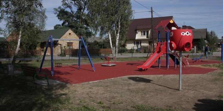 Tarnobrzeg. Nowe place zabaw.