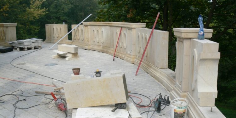 Tarnobrzeg. Trwa remont przy Zamku Dzikowskim.