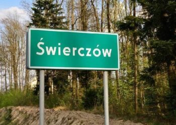 Świerczów: Walczą o przystanek koło szkoły.