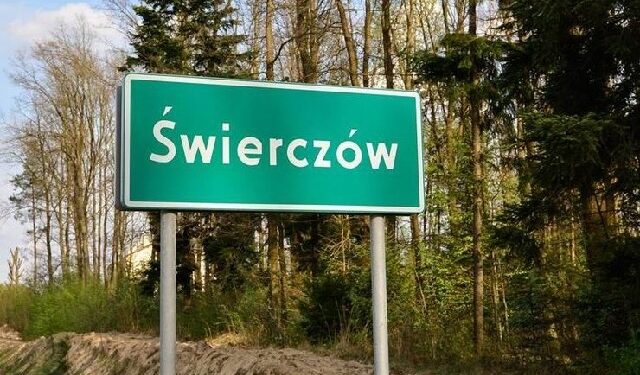 Świerczów: Walczą o przystanek koło szkoły.