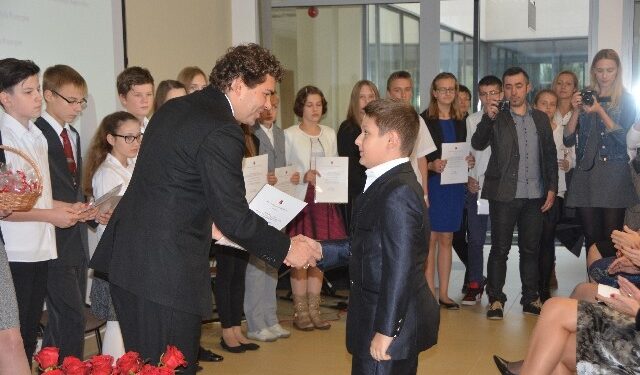 Stalowa Wola: Posypały się nagrody dla nauczycieli i uczniów.