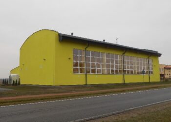 Przyszów: Pełnowymiarowa hala sportowa otwarta.