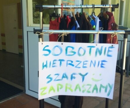 Mielec: Wietrzenie szafy.