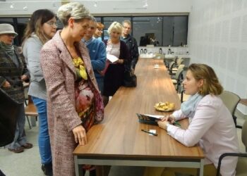 Stalowa Wola: W bibliotece o Indiach i PRL-u.