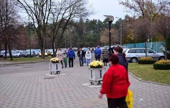 Mielec: ORGANIZACJA RUCHU W DNIU 1 LISTOPADA W POBLIŻU MIELECKICH CMENTARZY.