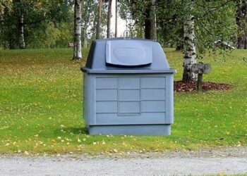 Mielec: Pierwszy w mieście podziemny pojemnik na odpady.